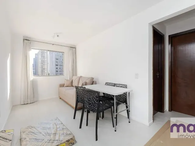 Apartamento 1 quarto e 1 banheiro, para alugar, no bairro Centro em Curitiba