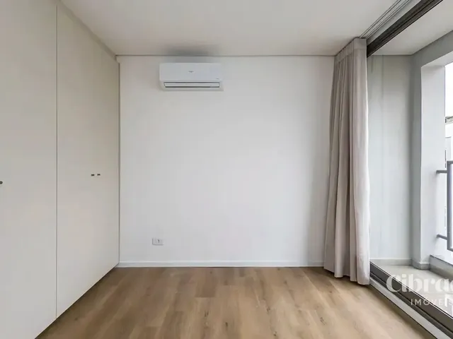 Apartamento 1 quarto e 1 banheiro, para alugar, no bairro Centro Cívico em Curitiba