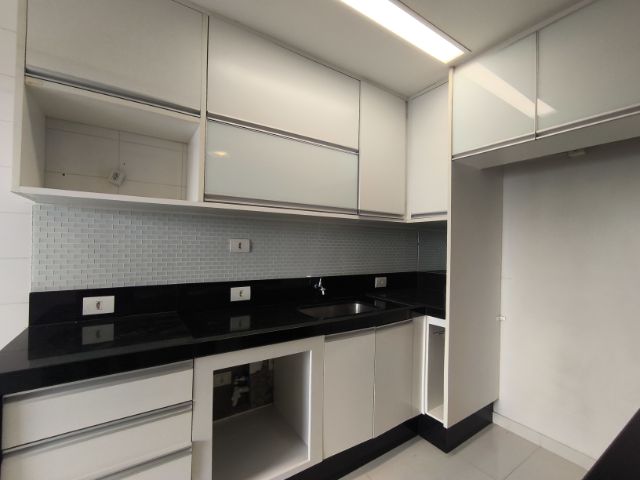 Apartamento com 107m² 3 quartos e 2 banheiros, para alugar, no bairro Andrade em Londrina