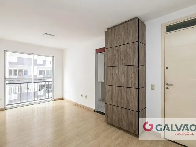 Apartamento 2 quartos e 1 banheiro, para alugar, no bairro Vila Izabel em Curitiba