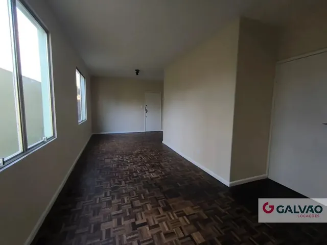 Apartamento 3 quartos e 1 banheiro, para alugar, no bairro Água Verde em Curitiba