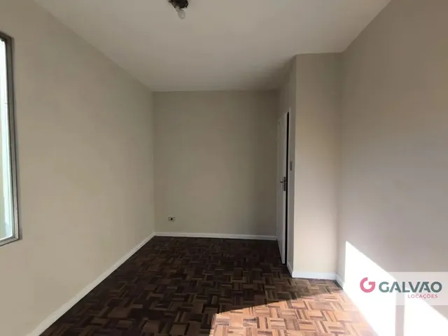 Apartamento 3 quartos e 1 banheiro, para alugar, no bairro Água Verde em Curitiba