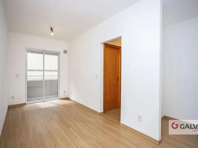 Apartamento 1 quarto e 1 banheiro, para alugar, no bairro Centro em Curitiba
