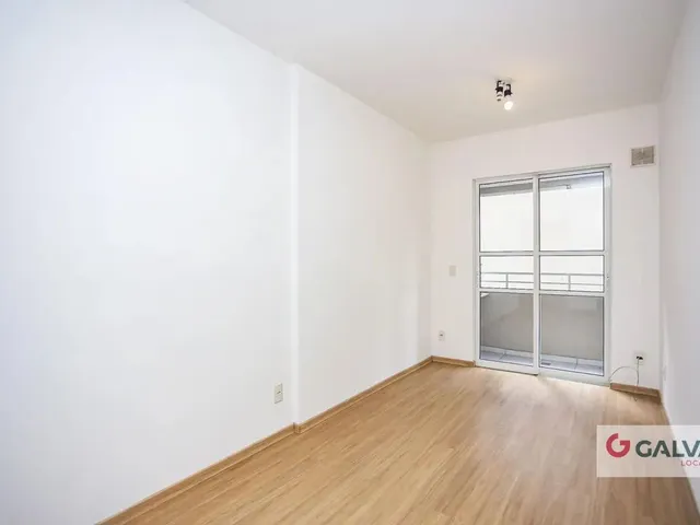 Apartamento 1 quarto e 1 banheiro, para alugar, no bairro Centro em Curitiba