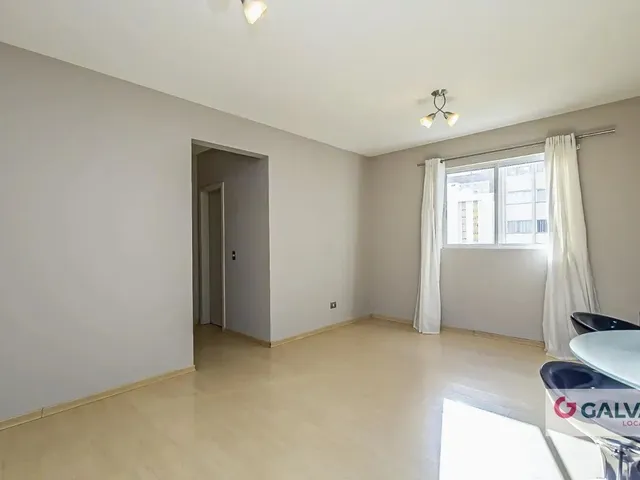 Apartamento 2 quartos e 1 banheiro, para alugar, no bairro Centro em Curitiba