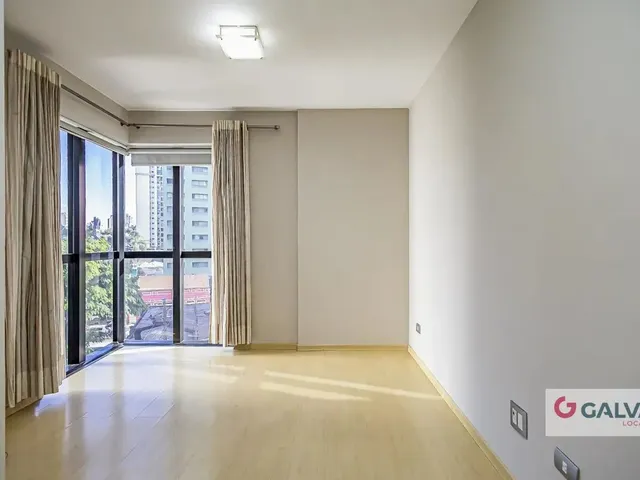 Apartamento 2 quartos e 1 banheiro, para alugar, no bairro Centro em Curitiba