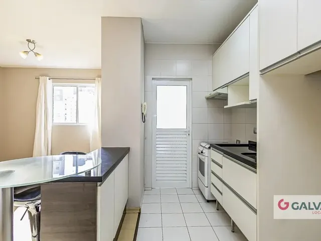 Apartamento 2 quartos e 1 banheiro, para alugar, no bairro Centro em Curitiba