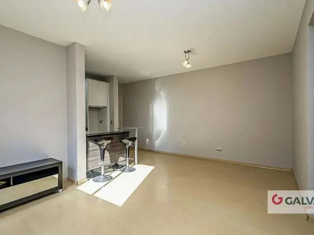 Apartamento 2 quartos e 1 banheiro, para alugar, no bairro Centro em Curitiba