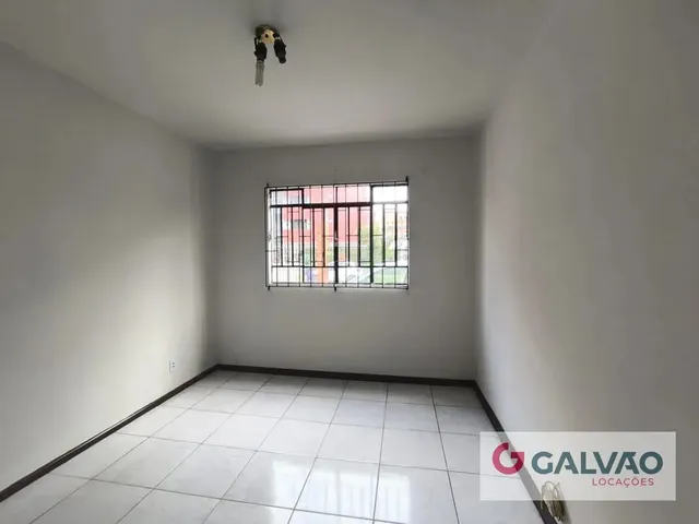 Apartamento 3 quartos e 2 banheiros, para alugar, no bairro Cabral em Curitiba
