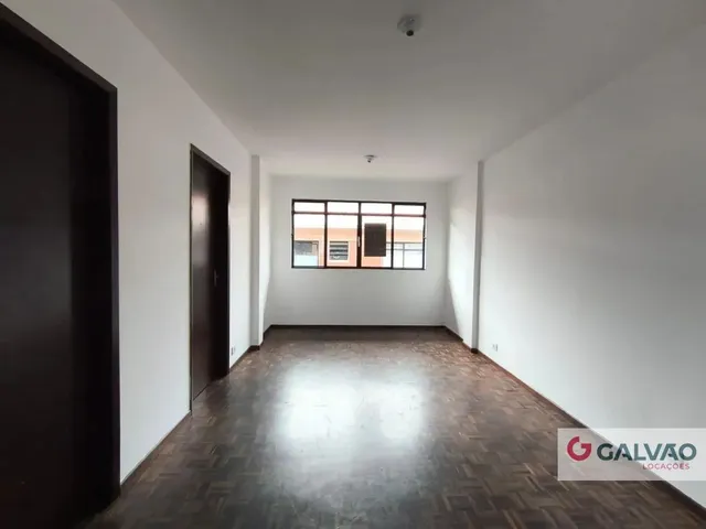 Apartamento 2 quartos e 1 banheiro, para alugar, no bairro Bom Retiro em Curitiba