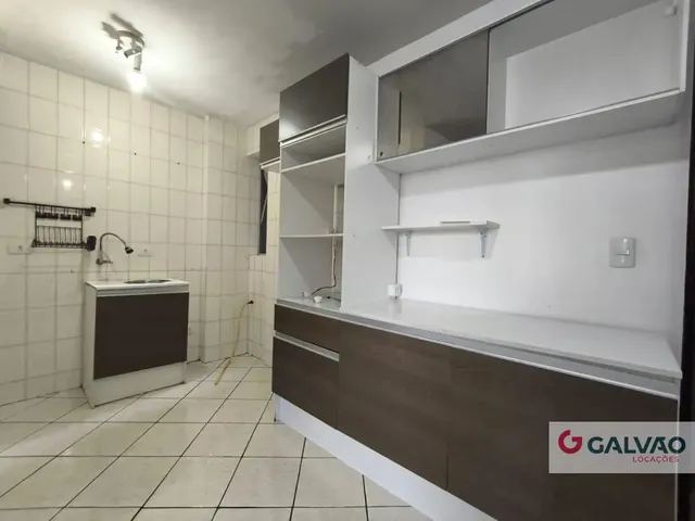 Apartamento 1 quarto e 1 banheiro, para alugar, no bairro Centro em Curitiba