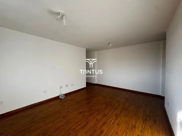 Apartamento 3 quartos e 1 banheiro, para alugar, no bairro Tingui em Curitiba