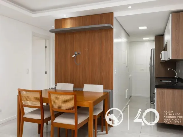 Apartamento 2 quartos e 1 banheiro, para alugar, no bairro Centro em Curitiba