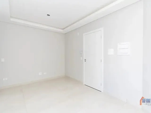 Apartamento 3 quartos e 1 banheiro, à venda, no bairro Pinheirinho em Curitiba