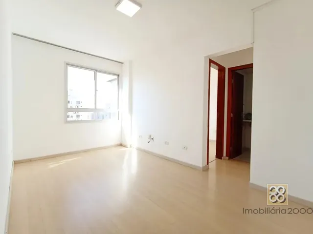 Apartamento 1 quarto e 1 banheiro, para alugar, no bairro Cristo Rei em Curitiba