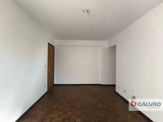 Apartamento 1 quarto e 1 banheiro, para alugar, no bairro Centro em Curitiba