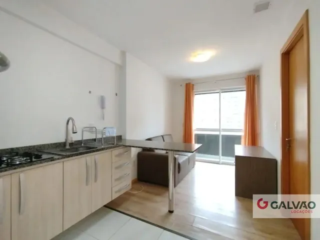 Apartamento 1 quarto e 1 banheiro, para alugar, no bairro Centro em Curitiba