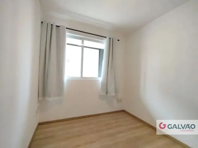 Apartamento 1 quarto e 1 banheiro, para alugar, no bairro Centro em Curitiba