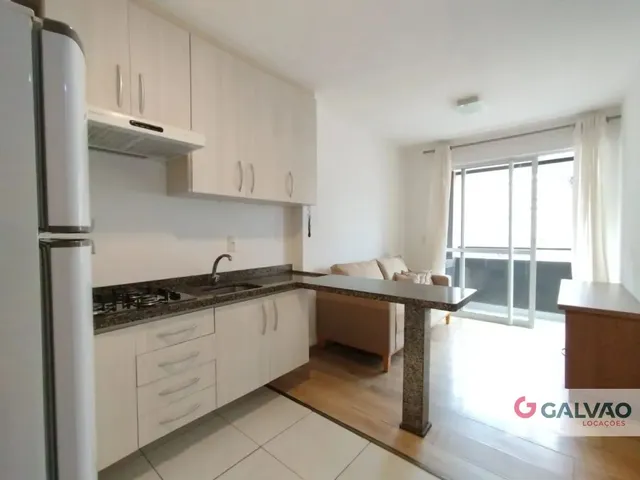 Apartamento 1 quarto e 1 banheiro, para alugar, no bairro Centro em Curitiba