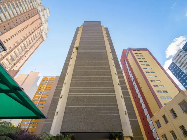 Apartamento 2 quartos e 2 banheiros, à venda, no bairro Centro em Curitiba