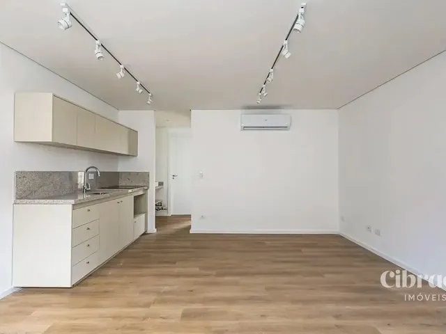 Apartamento 1 quarto e 1 banheiro, para alugar, no bairro Centro Cívico em Curitiba