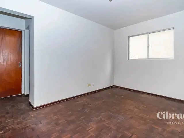 Apartamento 1 quarto e 1 banheiro, para alugar, no bairro Centro em Curitiba