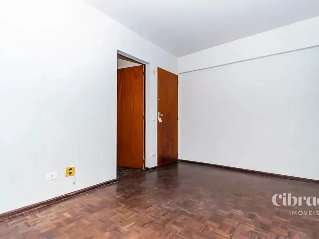 Apartamento 1 quarto e 1 banheiro, para alugar, no bairro Centro em Curitiba