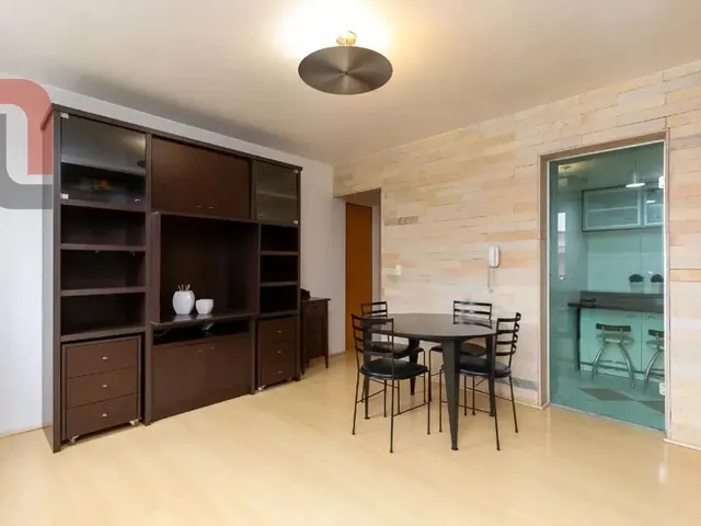 Apartamento 2 quartos e 2 banheiros, para alugar, no bairro Centro Cívico em Curitiba