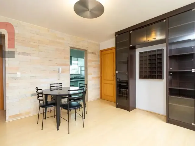 Apartamento 2 quartos e 2 banheiros, para alugar, no bairro Centro Cívico em Curitiba