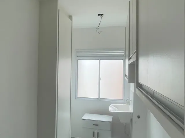 Apartamento com 68m² 2 quartos e 1 banheiro, para alugar, no bairro Califórnia em Londrina