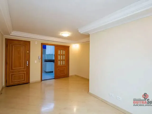 Apartamento 2 quartos e 1 banheiro, para alugar, no bairro Novo Mundo em Curitiba