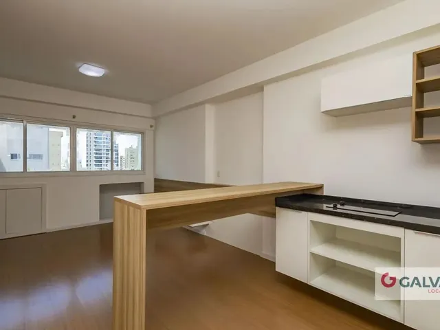 Apartamento 1 quarto e 1 banheiro, para alugar, no bairro Centro em Curitiba