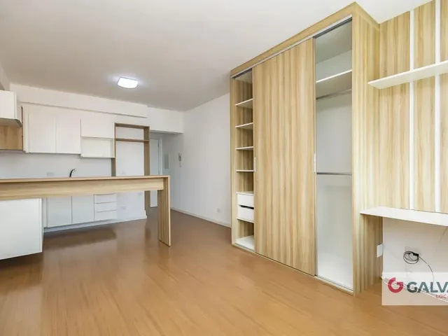 Apartamento 1 quarto e 1 banheiro, para alugar, no bairro Centro em Curitiba