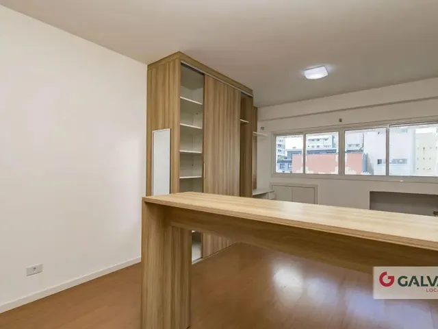 Apartamento 1 quarto e 1 banheiro, para alugar, no bairro Centro em Curitiba