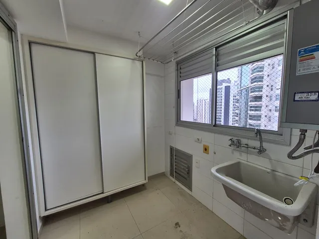 Apartamento 3 quartos e 2 banheiros, para alugar, no bairro Gleba Fazenda Palhano em Londrina