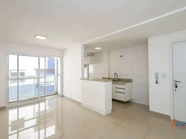 Apartamento 2 quartos e 2 banheiros, para alugar, no bairro Mossunguê em Curitiba