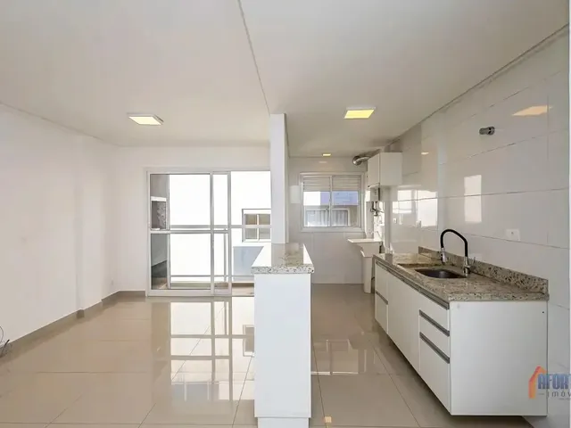 Apartamento 2 quartos e 2 banheiros, para alugar, no bairro Mossunguê em Curitiba