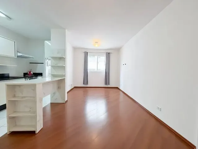 Apartamento 2 quartos e 1 banheiro, para alugar, no bairro Centro em Curitiba