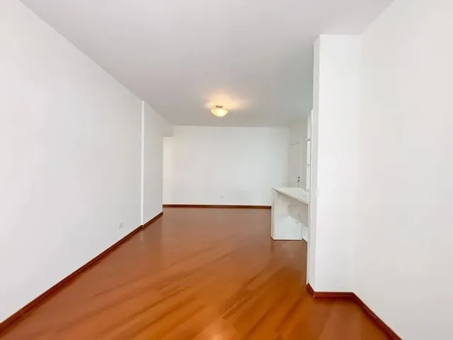 Apartamento 2 quartos e 1 banheiro, para alugar, no bairro Centro em Curitiba