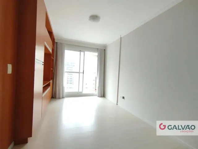 Apartamento 1 quarto e 1 banheiro, para alugar, no bairro Centro em Curitiba