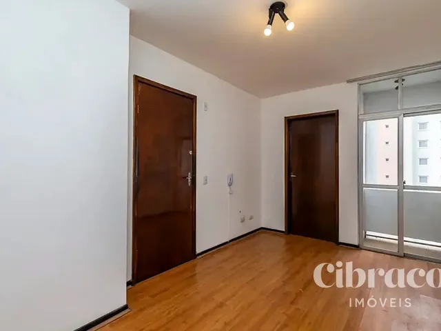 Apartamento 1 quarto e 1 banheiro, para alugar, no bairro Centro em Curitiba