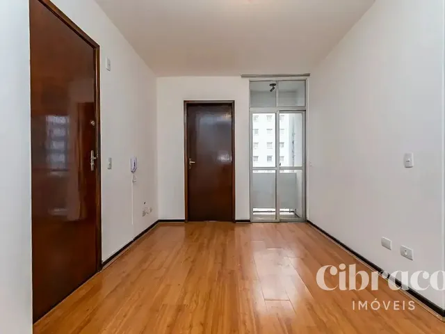 Apartamento 1 quarto e 1 banheiro, para alugar, no bairro Centro em Curitiba