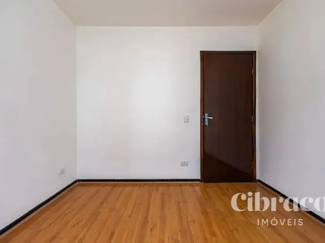 Apartamento 1 quarto e 1 banheiro, para alugar, no bairro Centro em Curitiba