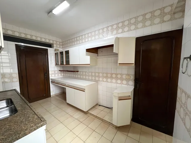 Apartamento 3 quartos e 3 banheiros, para alugar, no bairro Centro em Londrina