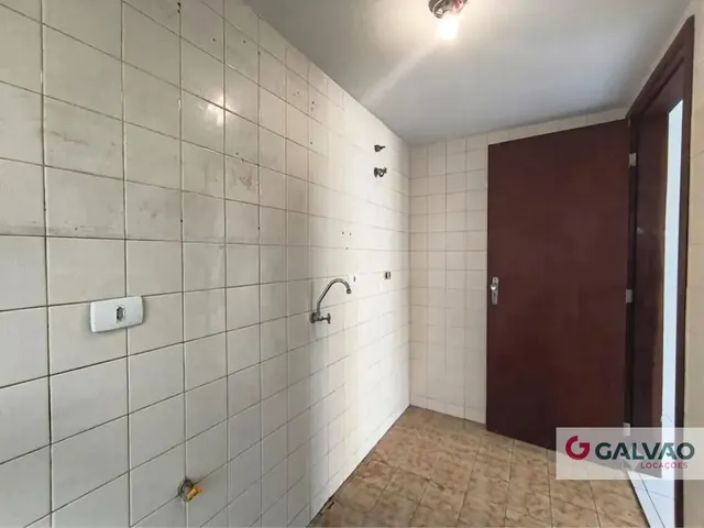 Apartamento 1 quarto e 1 banheiro, para alugar, no bairro Centro em Curitiba