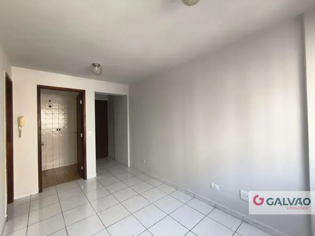 Apartamento 1 quarto e 1 banheiro, para alugar, no bairro Centro em Curitiba