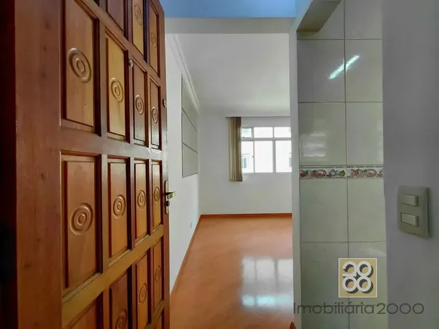 Apartamento 2 quartos e 1 banheiro, para alugar, no bairro Campo Comprido em Curitiba
