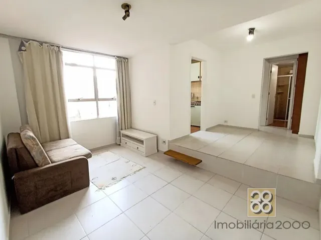 Apartamento 1 quarto e 1 banheiro, para alugar, no bairro Centro em Curitiba