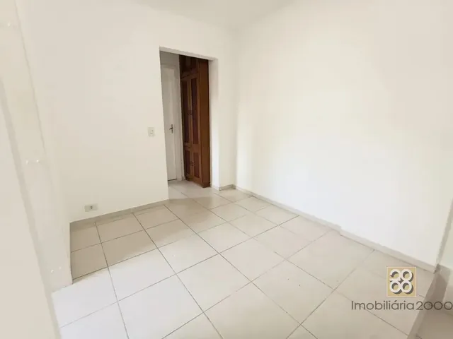Apartamento 1 quarto e 1 banheiro, para alugar, no bairro Centro em Curitiba