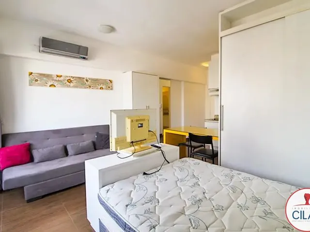 Apartamento 1 quarto e 1 banheiro, para alugar, no bairro Centro em Curitiba